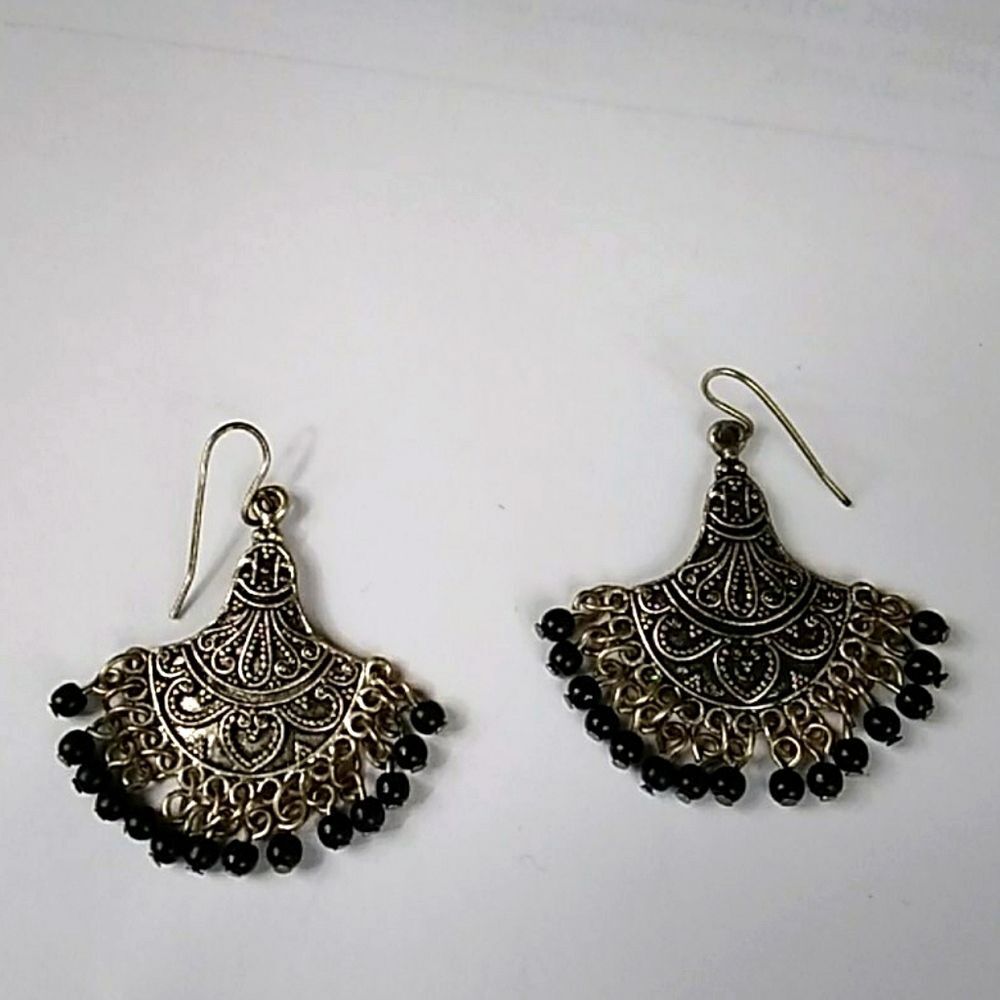 Earrings Tone Silver & Black